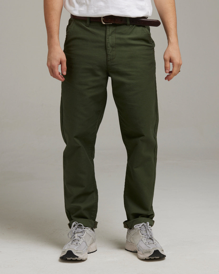 Men's relaxed khaki sales pants